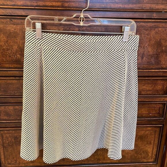 Ann Taylor Petit black and white zig zap woman’s skirt - Picture 1 of 8